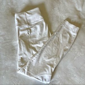 ❗️Athleta white capri leggings with hole design